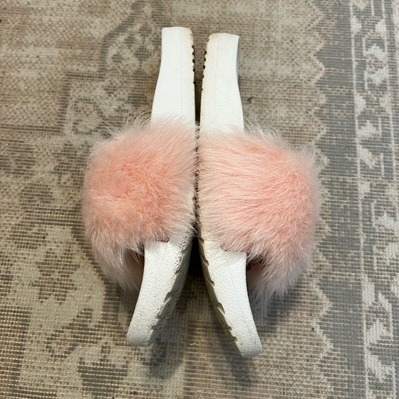 UGG slides - Picture 3 of 5